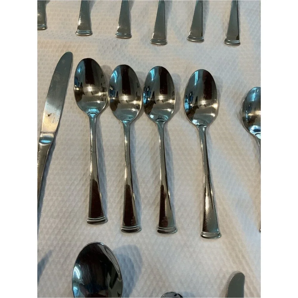 Oneida Silver Stainless Steel Flatware Set - Polished Silver